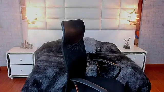 Nohemi louse online show from 2, 12, 2025