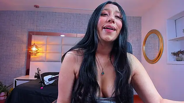 Nohemi louse online show from 26, 4, 2026