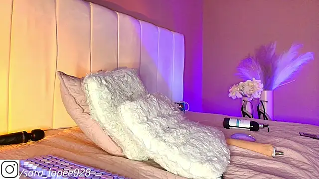 sara lopee1 online show from 15, 3, 2025