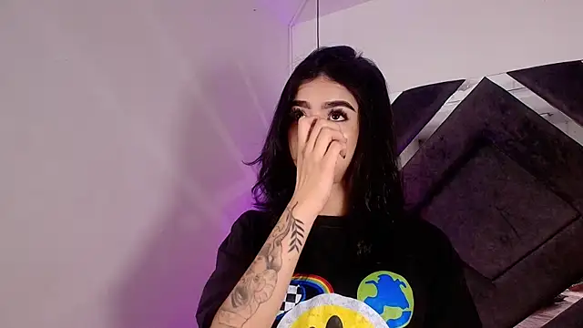 sara lopee1 online show from 3, 10, 2025