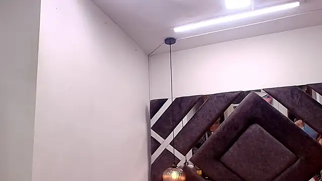 sara lopee1 online show from 4, 10, 2025