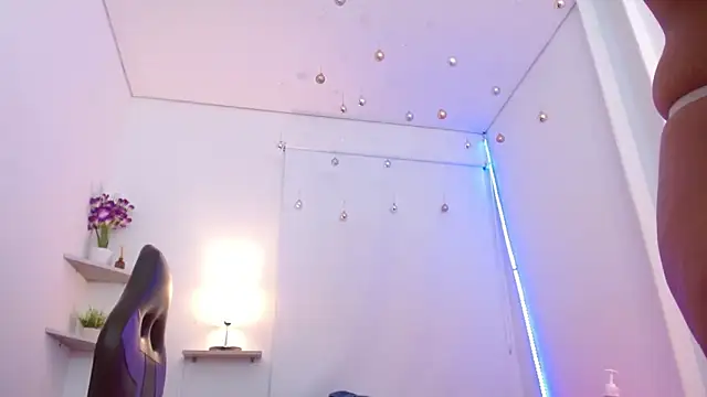 Roxy Stonee online show from 8, 3, 2025