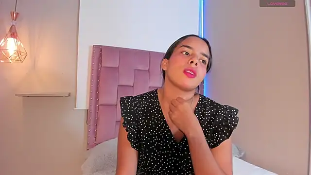 Roxy Stonee online show from 21, 4, 2026