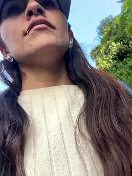 Sofiadelacruz online show from 27, 4, 2026