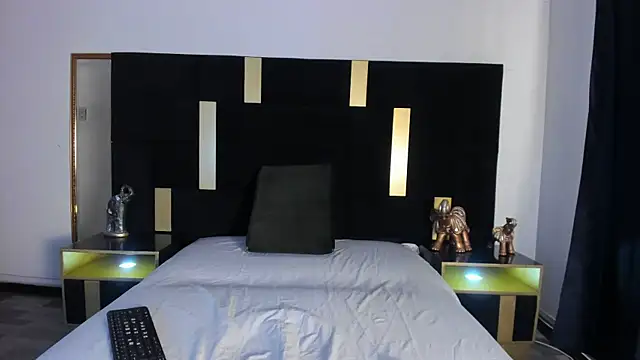 Keyla  Jones online show from 18, 2, 2025