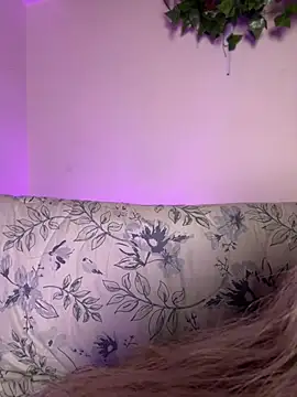 Lally Valencia   online show from 21, 3, 2025