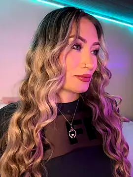 Lally Valencia   online show from 18, 9, 2025