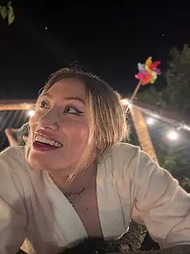 Lally Valencia   online show from 29, 10, 2025