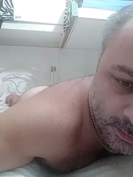 Snapshot of NAvoglia chatting on 16, 9, 2025 NAvoglia online show from 16, 9, 2025