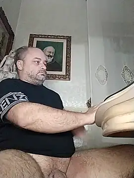 Snapshot of NAvoglia chatting on 1, 10, 2025 NAvoglia online show from 1, 10, 2025