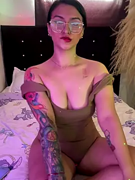 Emma Giraldo online show from 15, 9, 2025