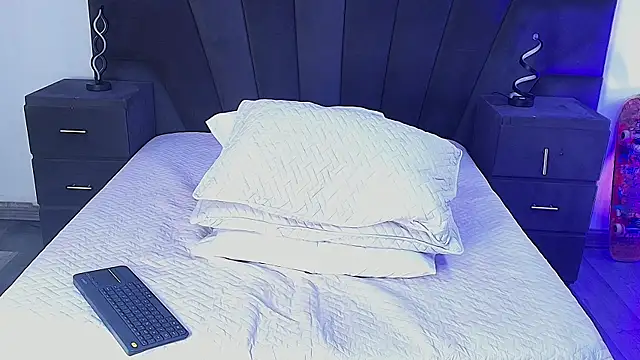 JhoanLeandro online show from 28, 2, 2025