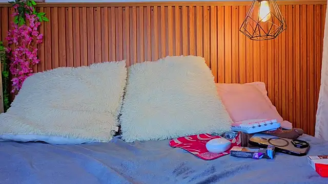 Snapshot of vicky_bass chatting on 14, 9, 2025 vicky bass online show from 14, 9, 2025