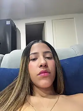 Snapshot of vicky_bass chatting on 8, 11, 2025 vicky bass online show from 8, 11, 2025