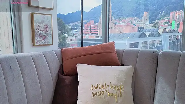 Daphne chers online show from 3, 2, 2026