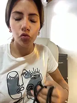 Snapshot of Andrea18_blonde chatting on 22, 2, 2025 Andrea18 blonde online show from 22, 2, 2025