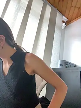 Snapshot of Andrea18_blonde chatting on 12, 3, 2025 Andrea18 blonde online show from 12, 3, 2025