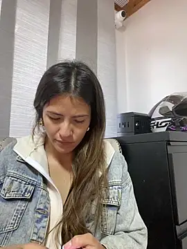 Snapshot of Andrea18_blonde chatting on 14, 3, 2025 Andrea18 blonde online show from 14, 3, 2025