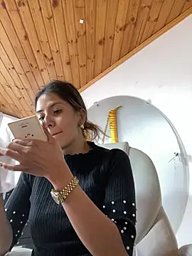 Snapshot of Andrea18_blonde chatting on 17, 3, 2025 Andrea18 blonde online show from 17, 3, 2025