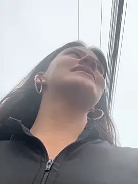 Snapshot of Andrea18_blonde chatting on 8, 10, 2025 Andrea18 blonde online show from 8, 10, 2025