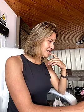 Snapshot of Andrea18_blonde chatting on 5, 11, 2025 Andrea18 blonde online show from 5, 11, 2025