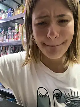 Snapshot of Andrea18_blonde chatting on 13, 11, 2025 Andrea18 blonde online show from 13, 11, 2025