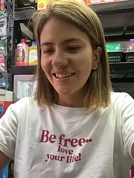 Snapshot of Andrea18_blonde chatting on 25, 11, 2025 Andrea18 blonde online show from 25, 11, 2025