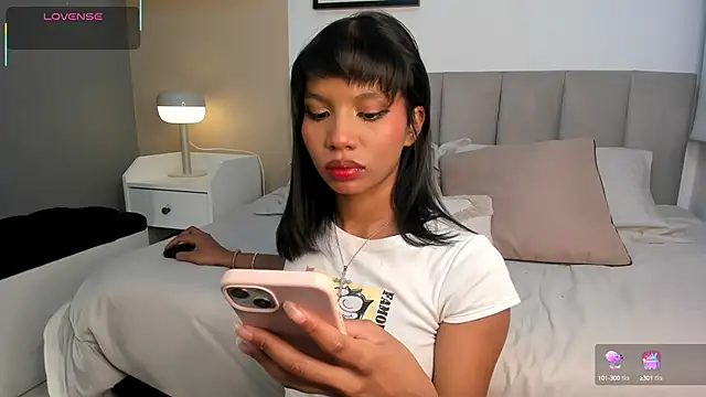 Gigi Strawberry online show from 10, 9, 2025