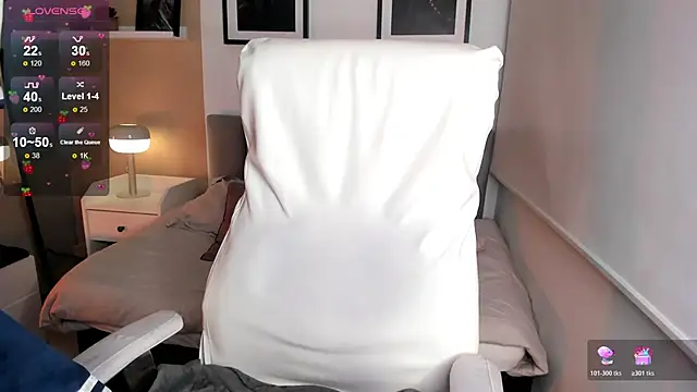 Gigi Strawberry online show from 15, 11, 2025