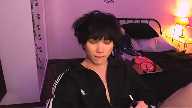 Snapshot of rennnuts chatting on 12, 10, 2025 rennnuts online show from 12, 10, 2025