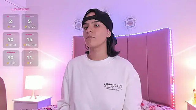  Emma whiitee  online show from 9, 3, 2025