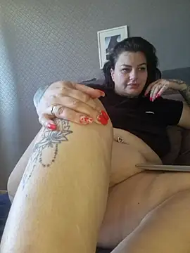 Snapshot of CannabisQueenn chatting on 19, 6, 2026 CannabisQueenn online show from 19, 6, 2026