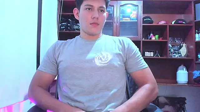 Snapshot of JamesCr_ chatting on 4, 2, 2025 JamesCr online show from 4, 2, 2025