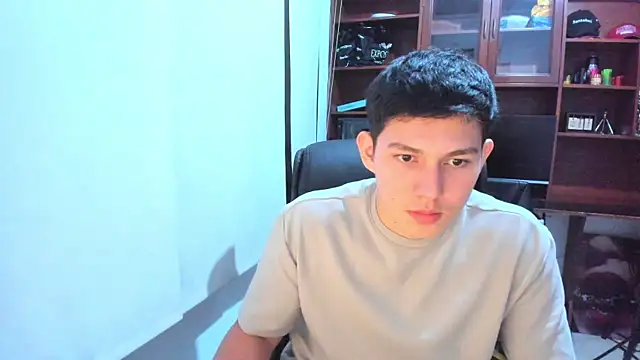 Snapshot of JamesCr_ chatting on 5, 2, 2025 JamesCr online show from 5, 2, 2025