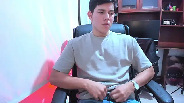 Snapshot of JamesCr_ chatting on 5, 2, 2025 JamesCr online show from 5, 2, 2025