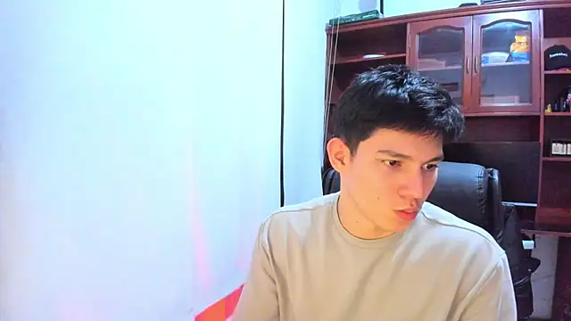 Snapshot of JamesCr_ chatting on 5, 2, 2025 JamesCr online show from 5, 2, 2025