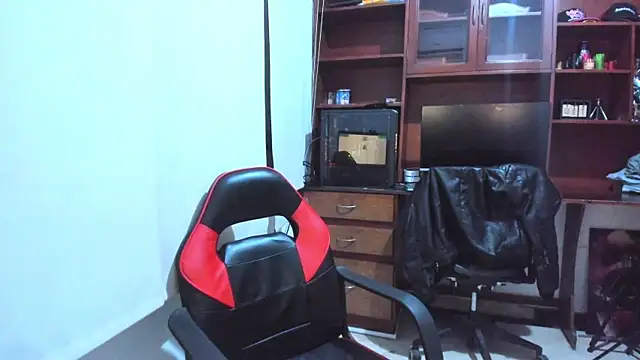 Snapshot of JamesCr_ chatting on 8, 2, 2025 JamesCr online show from 8, 2, 2025