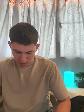 Snapshot of JamesCr_ chatting on 18, 2, 2025 JamesCr online show from 18, 2, 2025