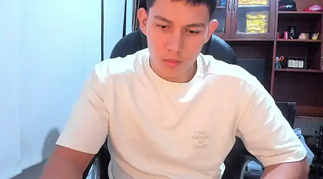 Snapshot of JamesCr_ chatting on 23, 2, 2025 JamesCr online show from 23, 2, 2025