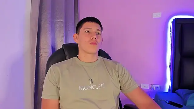 Snapshot of JamesCr_ chatting on 23, 2, 2025 JamesCr online show from 23, 2, 2025