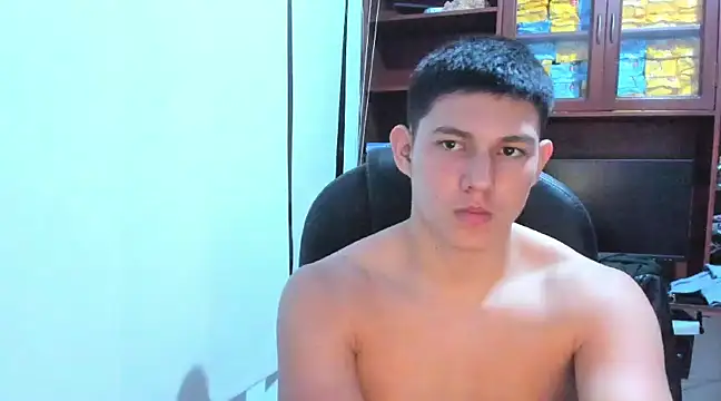 Snapshot of JamesCr_ chatting on 24, 2, 2025 JamesCr online show from 24, 2, 2025