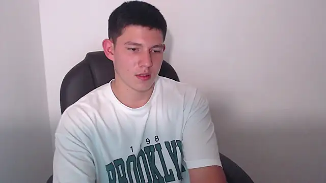 Snapshot of JamesCr_ chatting on 26, 2, 2025 JamesCr online show from 26, 2, 2025