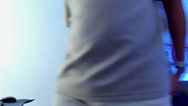 Snapshot of JamesCr_ chatting on 28, 2, 2025 JamesCr online show from 28, 2, 2025