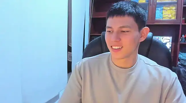 Snapshot of JamesCr_ chatting on 28, 2, 2025 JamesCr online show from 28, 2, 2025