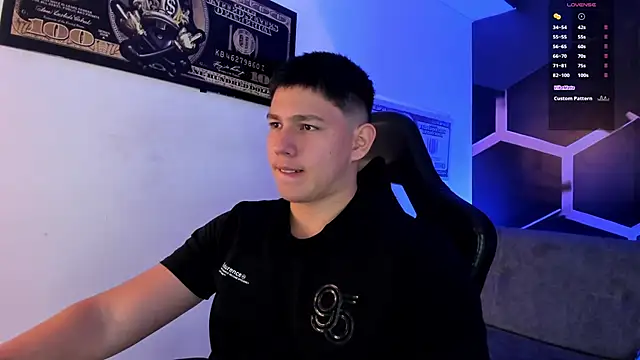 Snapshot of JamesCr_ chatting on 9, 9, 2025 JamesCr online show from 9, 9, 2025