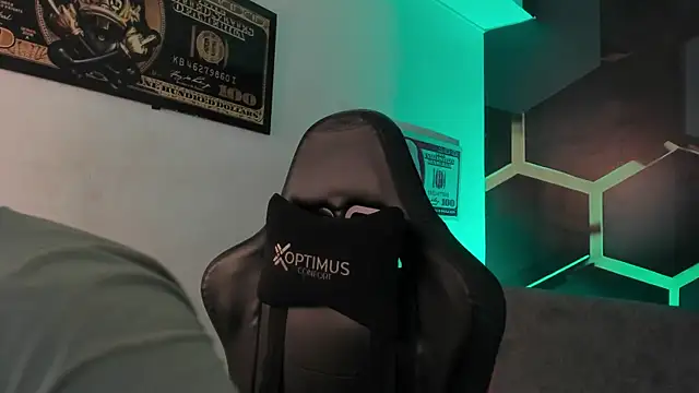 Snapshot of JamesCr_ chatting on 10, 9, 2025 JamesCr online show from 10, 9, 2025