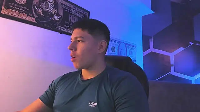 Snapshot of JamesCr_ chatting on 13, 9, 2025 JamesCr online show from 13, 9, 2025