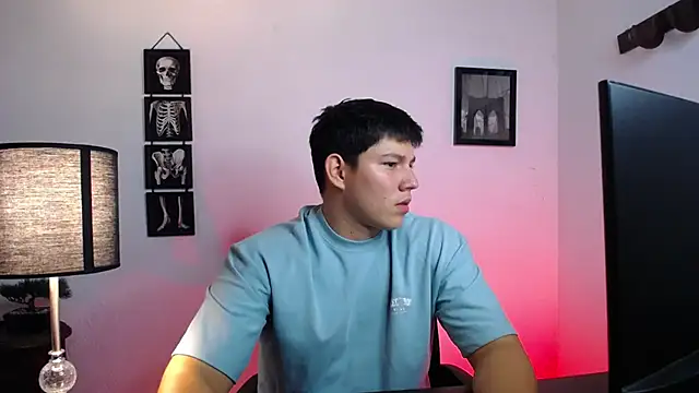 Snapshot of JamesCr_ chatting on 21, 10, 2025 JamesCr online show from 21, 10, 2025