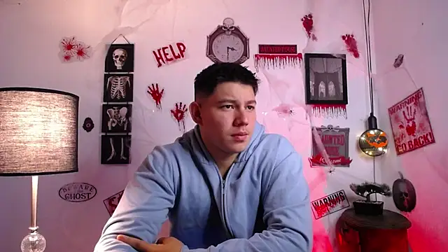 Snapshot of JamesCr_ chatting on 28, 10, 2025 JamesCr online show from 28, 10, 2025