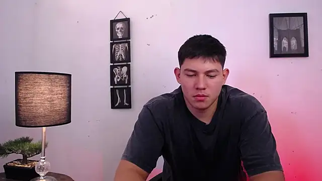 Snapshot of JamesCr_ chatting on 6, 11, 2025 JamesCr online show from 6, 11, 2025